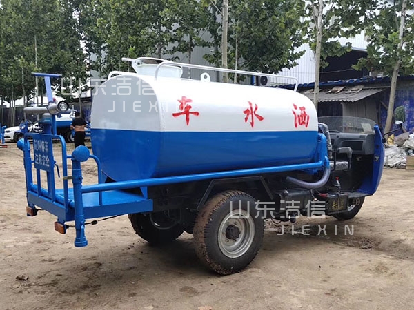 机动三轮洒水车罐体容积