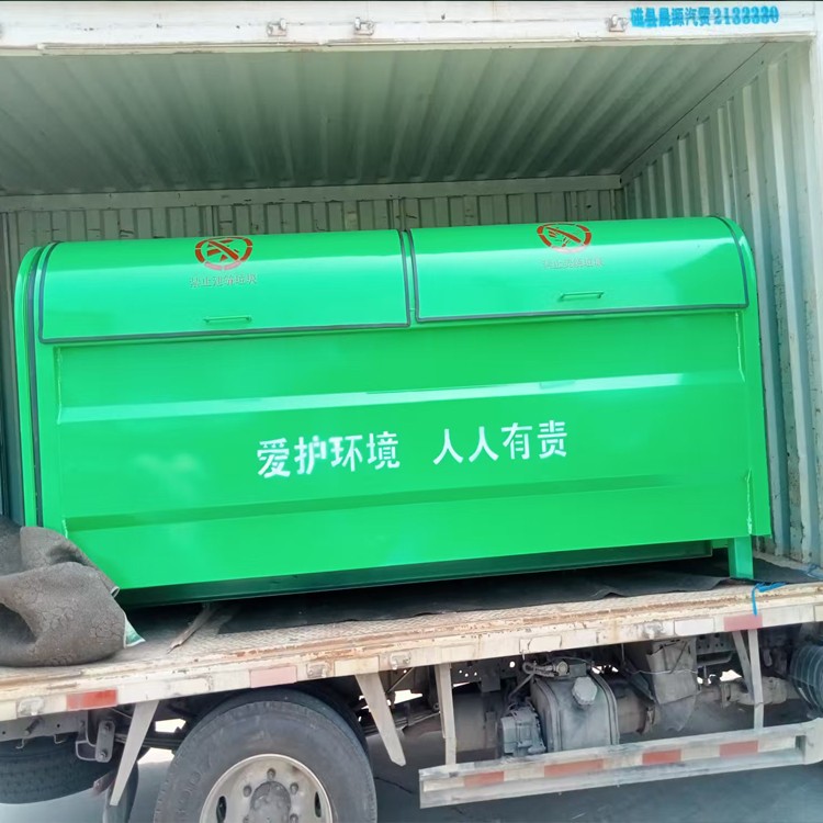 一个勾臂垃圾箱发往山西